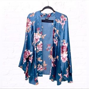 Torrid Blue and Raspberry Floral silky kimono 455